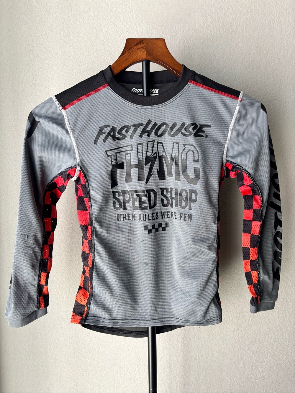 Fasthouse Kids' Gray Long-Sleeve Speed Shop Tee with Red Accents